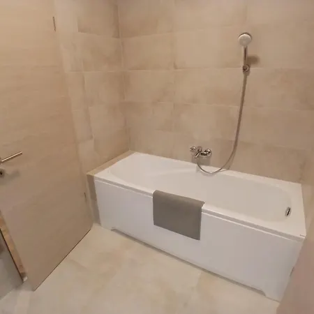 Fenyvesliget Iv * בלטונפנבש